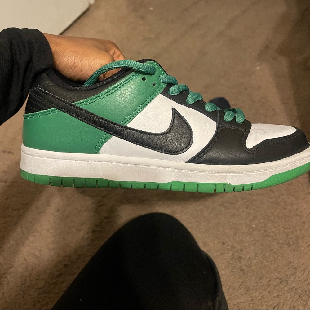 Nike dunk low size 7y (8.5 in women)